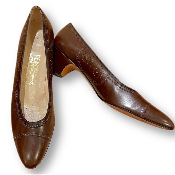 Ferragamo classic cap toe pumps brown leather size 9 AAAA extra narrow - Picture 1 of 9